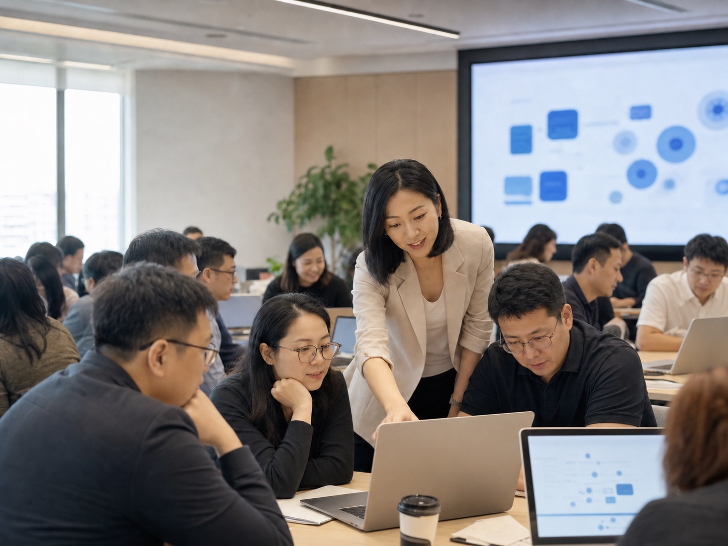 中国企业学员参加 AI 实战培训